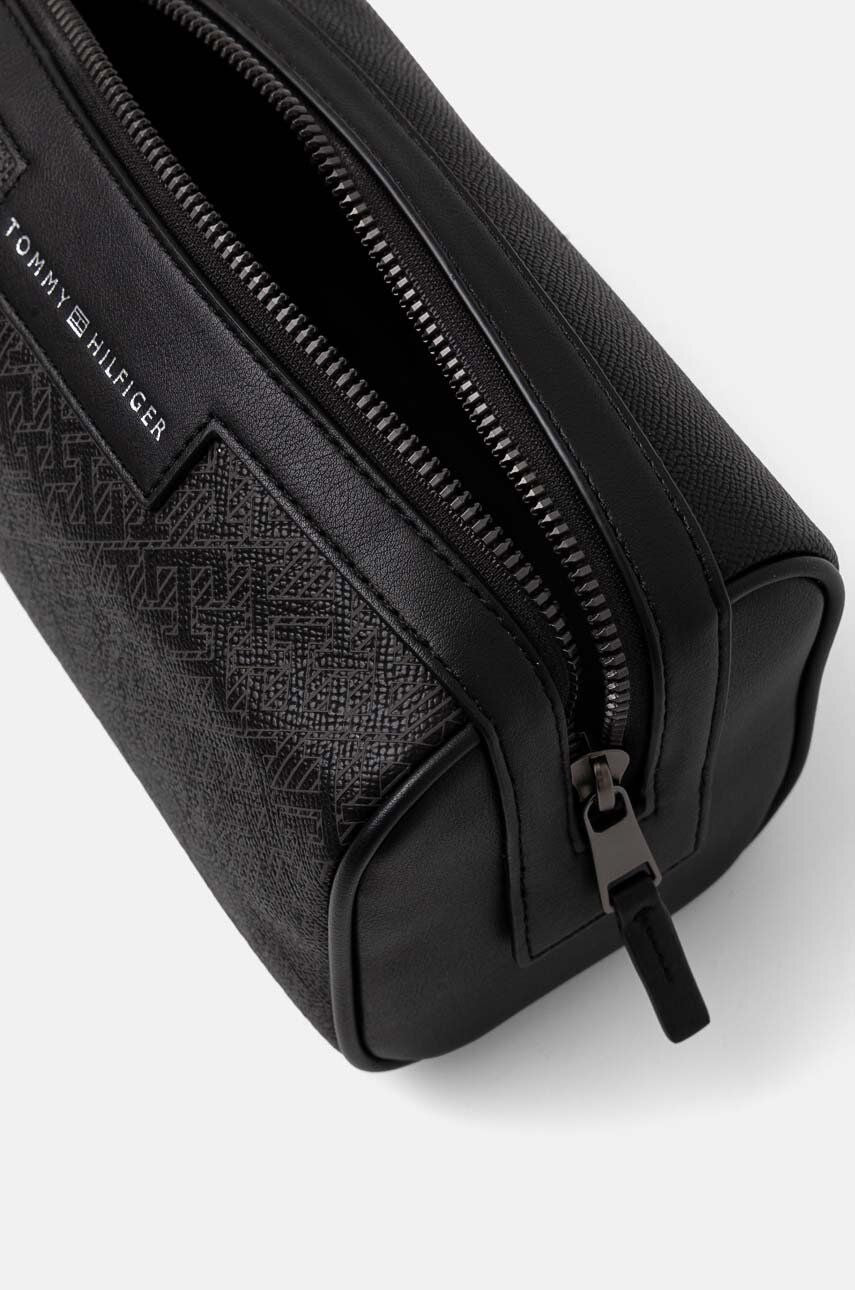 Th Monogram Med Washbag Black / OS