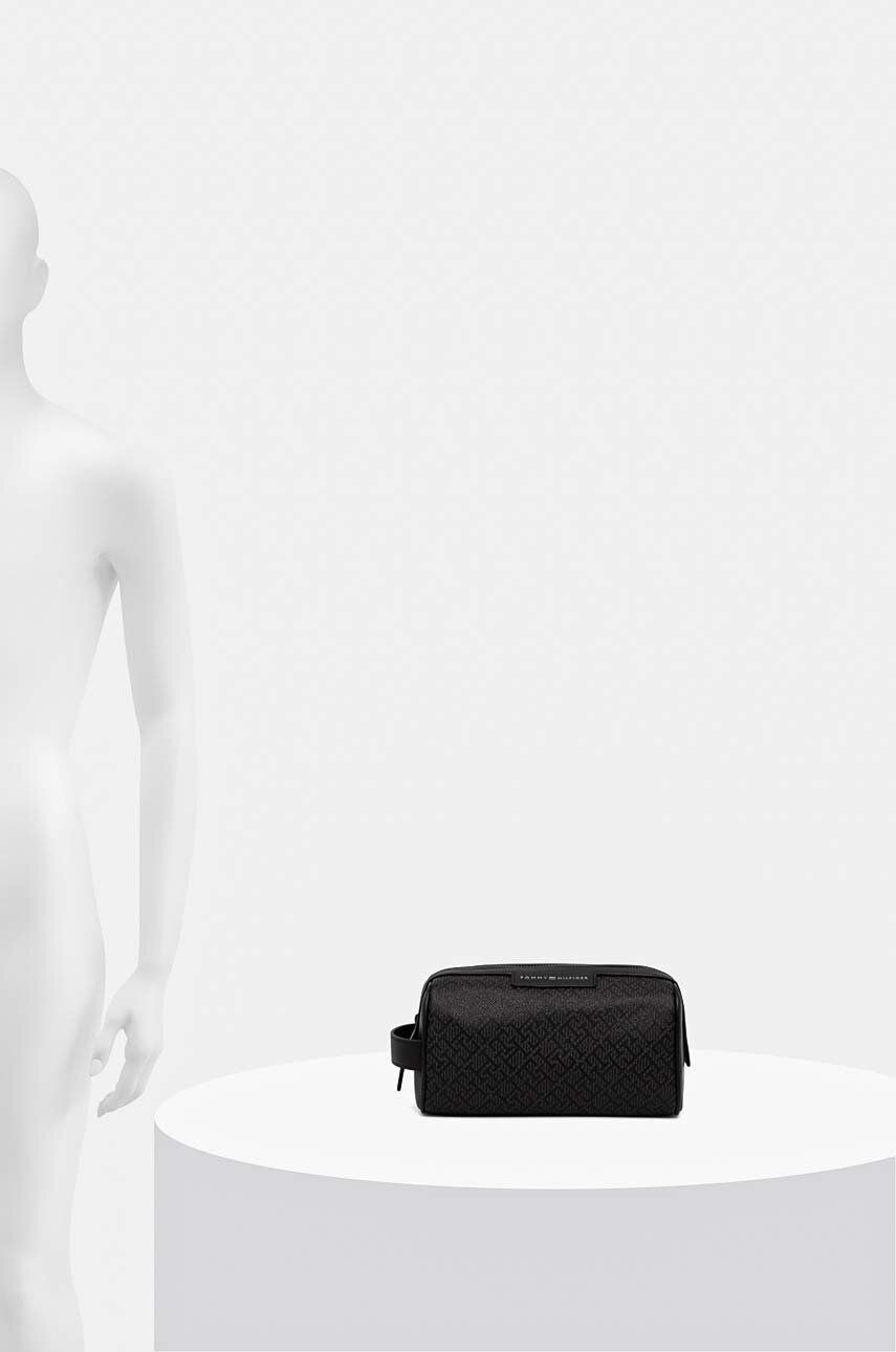 Th Monogram Med Washbag Black / OS