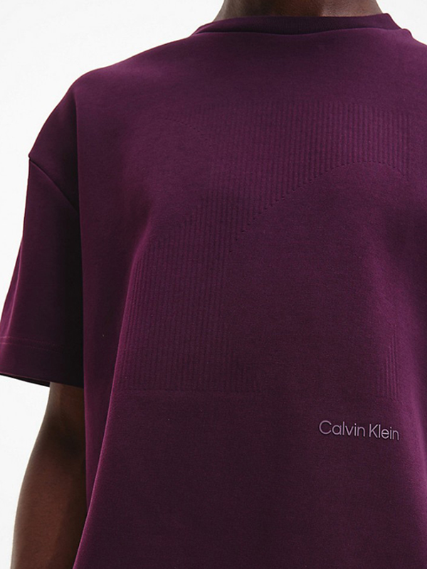 Embossed Graphic Comfort T-Shirt Passion Plum / L